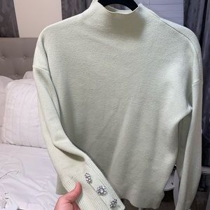 Light green sweater. 💚